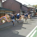 ①青谷駅前傘踊り保存会（鳥取市指定無形民俗文化財）