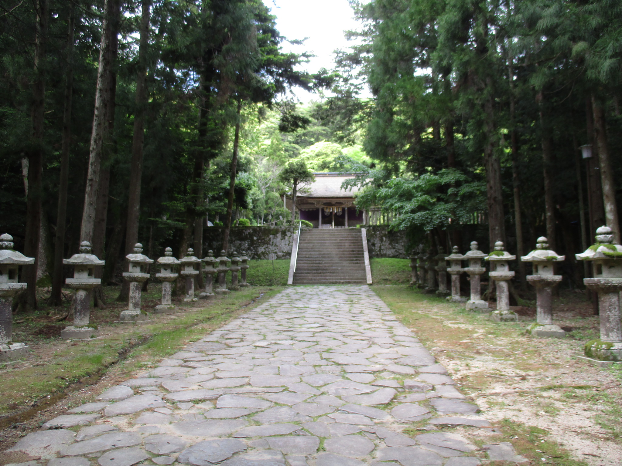 鳥取東照宮の社殿へと続く道